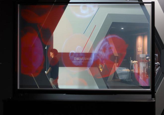 價格僅透明 OLED 一成，韓率先實現 100 英寸納米透明投影屏量產