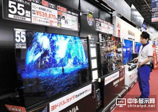 東京一家電子零售店展示的索尼OLED電視（圖片來(lái)自日經(jīng)新聞網(wǎng)站）