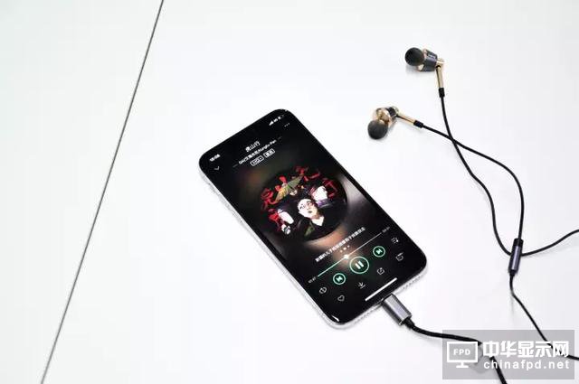 iPhone X 堪稱印鈔機(jī), 一周狂賣900萬臺！這差不多是720億人民幣