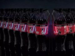 這瓶可樂會“發光”！新加坡可口可樂推出OLED星戰光劍可樂瓶